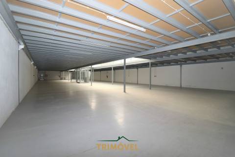 Pavilhão para arrendamento, Zona Industrial