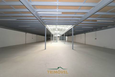 Pavilhão para arrendamento, Zona Industrial