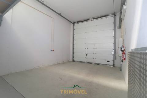 Pavilhão para arrendamento, Zona Industrial