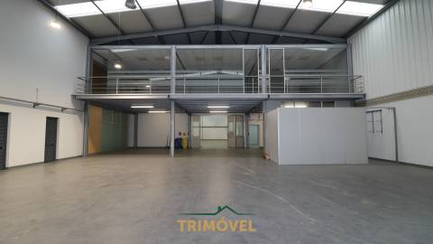 Fábrica/Indústria  Arrendamento em Nogueira do Cravo e Pindelo,Oliveira de Azeméis