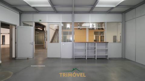 Fábrica/Indústria  Arrendamento em Nogueira do Cravo e Pindelo,Oliveira de Azeméis