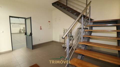 Fábrica/Indústria  Arrendamento em Nogueira do Cravo e Pindelo,Oliveira de Azeméis