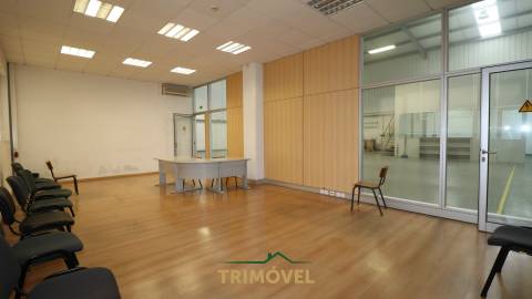 Fábrica/Indústria  Arrendamento em Nogueira do Cravo e Pindelo,Oliveira de Azeméis