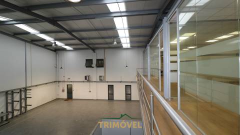 Fábrica/Indústria  Arrendamento em Nogueira do Cravo e Pindelo,Oliveira de Azeméis