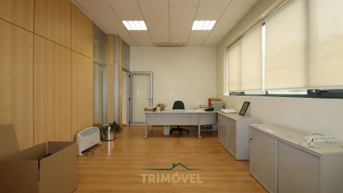 Fábrica/Indústria  Arrendamento em Nogueira do Cravo e Pindelo,Oliveira de Azeméis