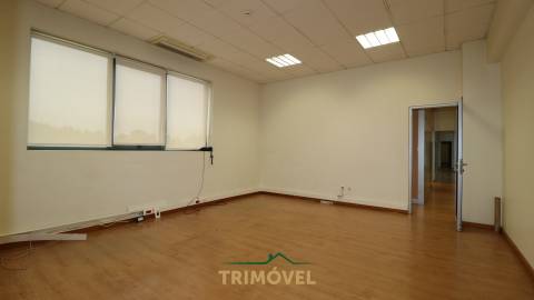 Fábrica/Indústria  Arrendamento em Nogueira do Cravo e Pindelo,Oliveira de Azeméis