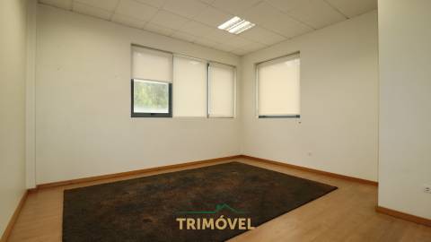 Fábrica/Indústria  Arrendamento em Nogueira do Cravo e Pindelo,Oliveira de Azeméis