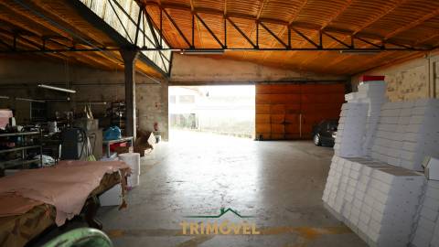 Pavilhão industrial em São Roque, Oliveira de Azeméis