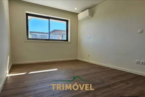 Apartamento T3 com terraço em São João da Madeira