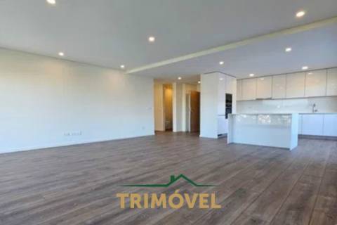 Apartamento T3 com terraço em São João da Madeira