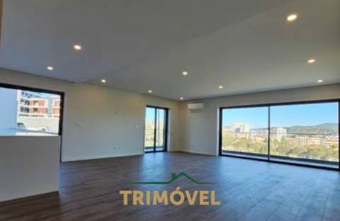 Apartamento T3 com terraço em São João da Madeira