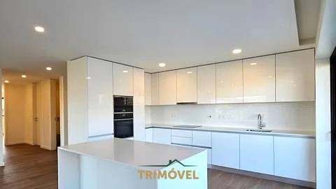 Apartamento T3 com terraço em São João da Madeira