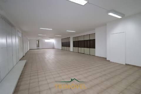 Armazém no Centro de Oliveira de Azeméis