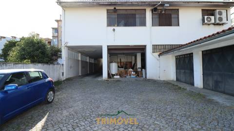 Armazém no Centro de Oliveira de Azeméis