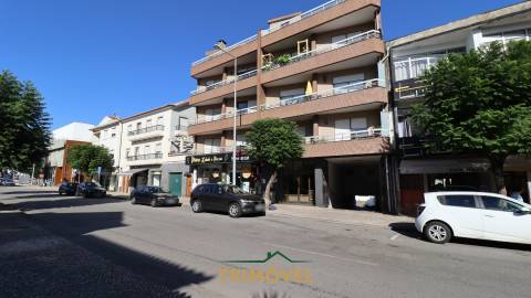 Armazém no Centro de Oliveira de Azeméis