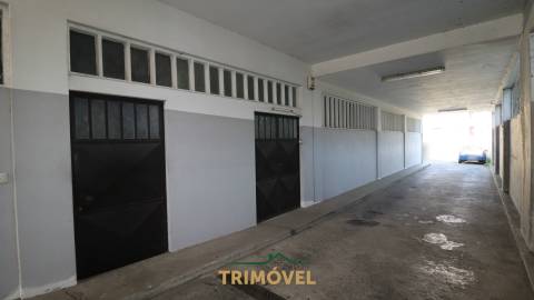 Armazém no Centro de Oliveira de Azeméis