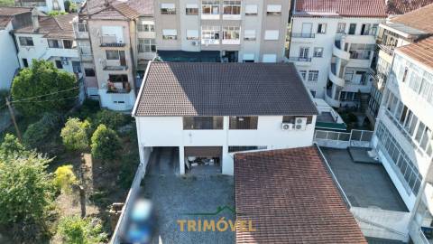 Armazém no Centro de Oliveira de Azeméis