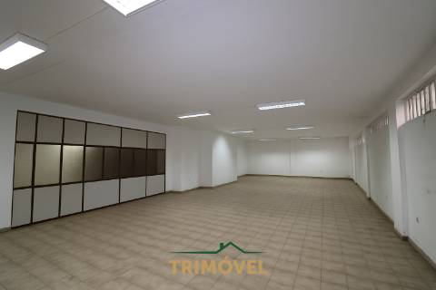 Armazém no Centro de Oliveira de Azeméis