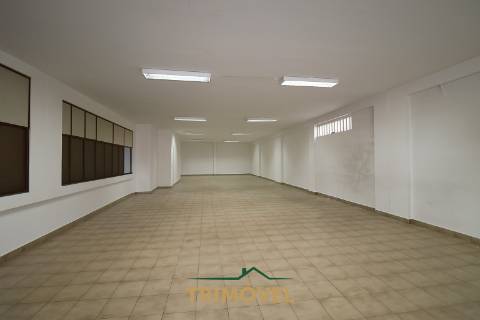 Armazém no Centro de Oliveira de Azeméis