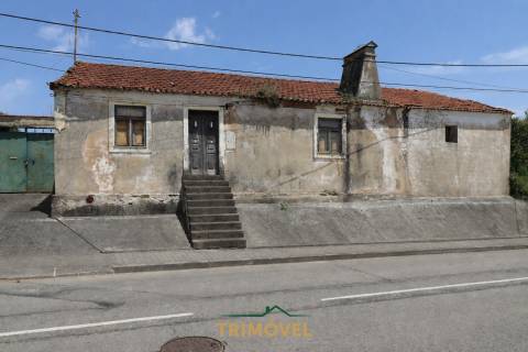 Terreno urbano com moradia antiga em Válega, Ovar