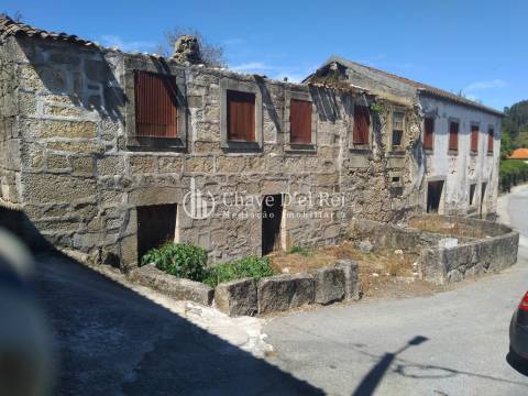 Moradia para Restaurar T5 Venda em Santos Evos,Viseu