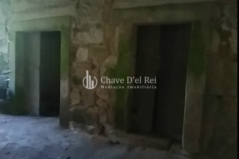 Moradia para Restaurar T5 Venda em Santos Evos,Viseu