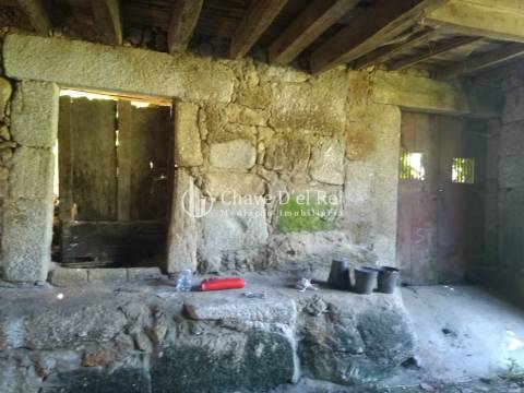 Moradia para Restaurar T5 Venda em Santos Evos,Viseu