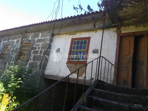 Moradia para Restaurar T5 Venda em Santos Evos,Viseu