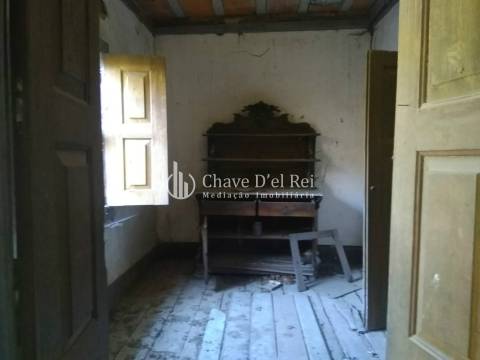 Moradia para Restaurar T5 Venda em Santos Evos,Viseu