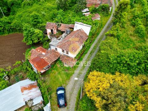 Moradia T2 para restaurar em Sá, Santa Maria de Sardoura,  Castelo de Paiva