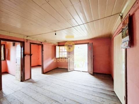 Moradia T2 para restaurar em Sá, Santa Maria de Sardoura,  Castelo de Paiva