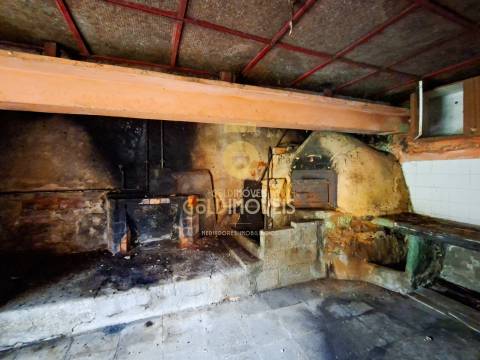 Moradia T2 para restaurar em Sá, Santa Maria de Sardoura,  Castelo de Paiva