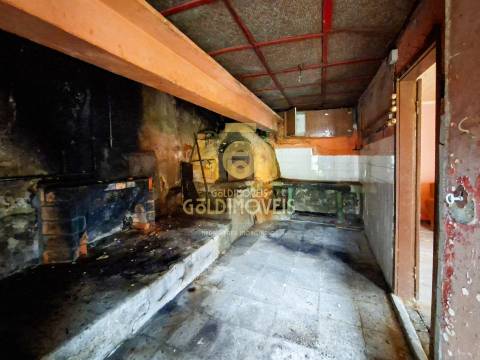 Moradia T2 para restaurar em Sá, Santa Maria de Sardoura,  Castelo de Paiva