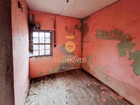 Moradia T2 para restaurar em Sá, Santa Maria de Sardoura,  Castelo de Paiva