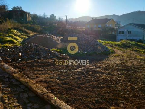 Terreno em solo de construção -  Nespereira, Cinfães