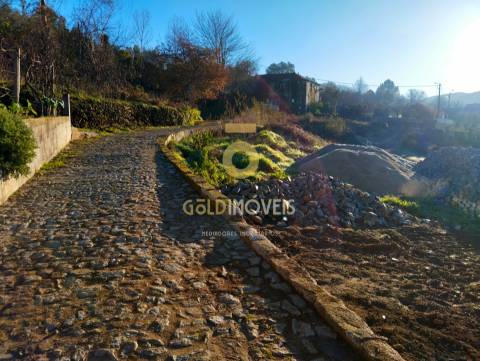 Terreno em solo de construção -  Nespereira, Cinfães