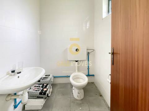 Armazém  Venda em Santa Maria de Sardoura,Castelo de Paiva