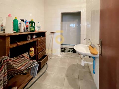 Armazém  Venda em Santa Maria de Sardoura,Castelo de Paiva