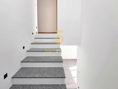 Moradia em Banda T3 Venda em Vila de Cucujães,Oliveira de Azeméis