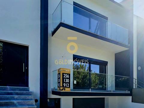 Moradia em Banda T3 Venda em Vila de Cucujães,Oliveira de Azeméis