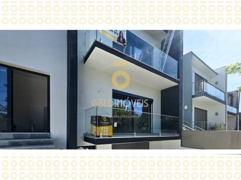 Moradia em Banda T3 Venda em Vila de Cucujães,Oliveira de Azeméis