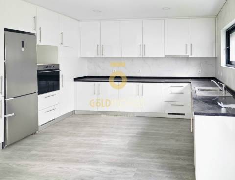 Moradia em Banda T3 Venda em Vila de Cucujães,Oliveira de Azeméis