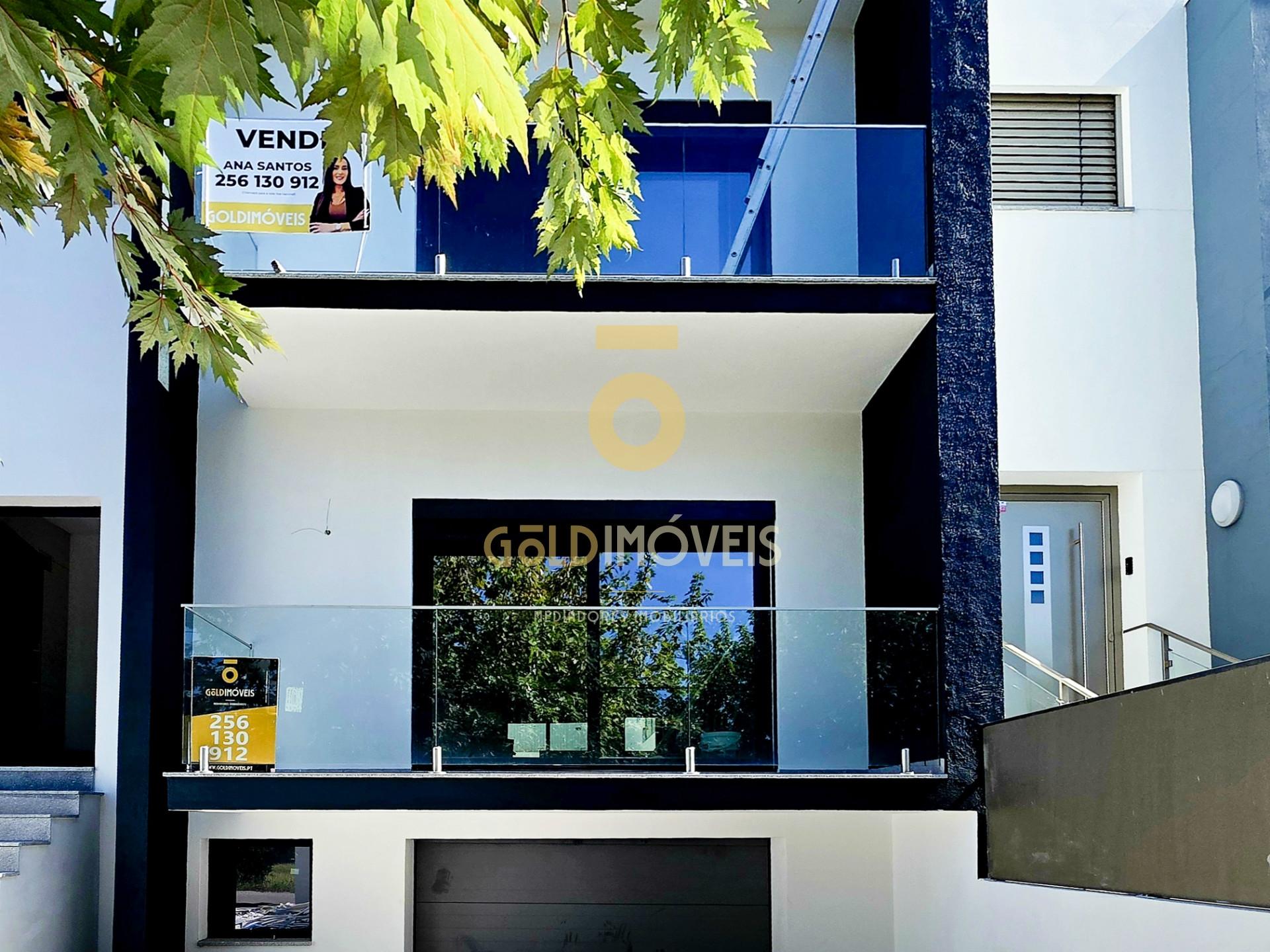 Moradia em Banda T3 Venda em Vila de Cucujães,Oliveira de Azeméis