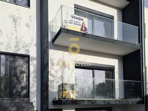 Moradia em Banda T3 Venda em Vila de Cucujães,Oliveira de Azeméis