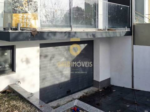 Moradia em Banda T3 Venda em Vila de Cucujães,Oliveira de Azeméis