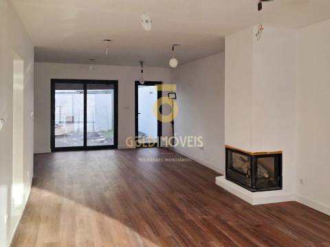 Moradia em Banda T3 Venda em Vila de Cucujães,Oliveira de Azeméis