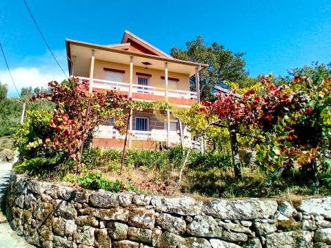 Moradia T4 Venda em Espadanedo,Cinfães