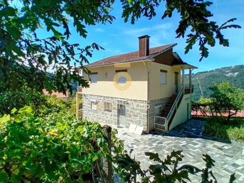 Moradia T4 Venda em Espadanedo,Cinfães