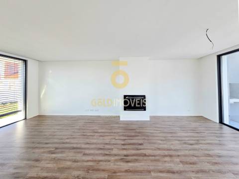 Moradia Isolada T3 Venda em Nogueira do Cravo e Pindelo,Oliveira de Azeméis