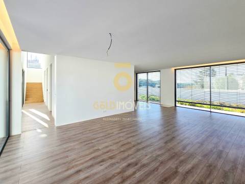 Moradia Isolada T3 Venda em Nogueira do Cravo e Pindelo,Oliveira de Azeméis